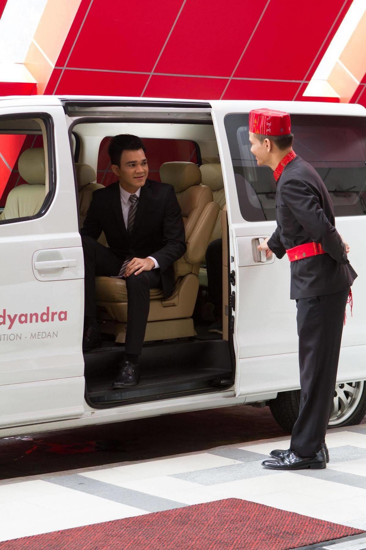 ซานติกาพรีเมียร์ดยันดราโฮเต็ลแอนด์คอนเวนชั่น เมดาน Hotel ภายนอก รูปภาพ